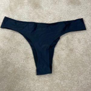 Lululemon black thong panty sz S